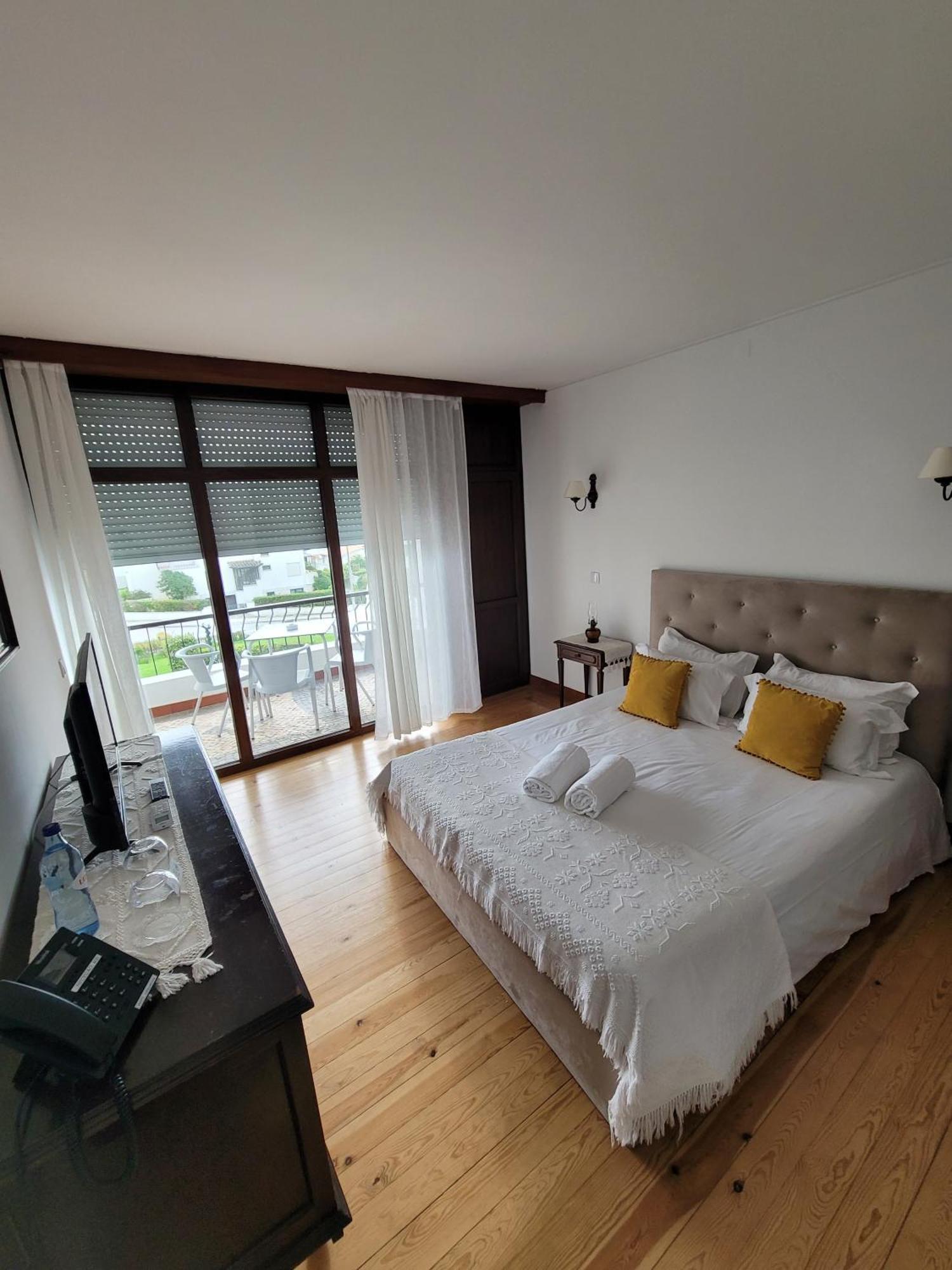 Boutique Inn & Restaurant - Casa Dos Suecos ฟิเกราดาฟอซ ภายนอก รูปภาพ